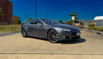 2015 Tesla Model S 85 2.jpg